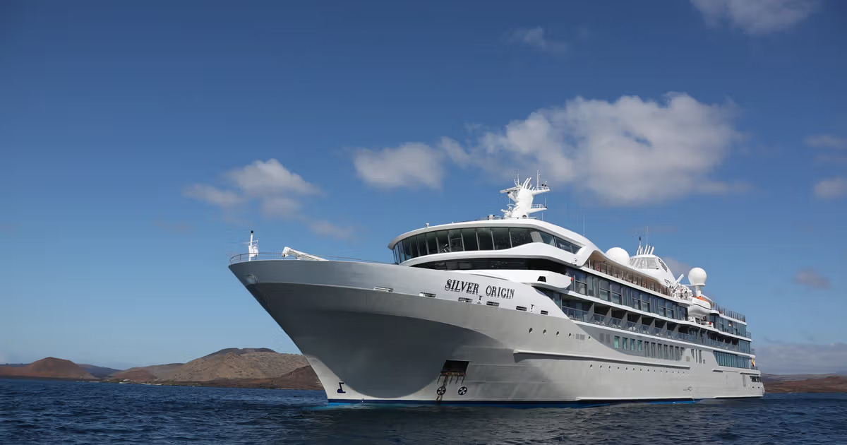 Luxury yacht anchored in Galapagos Marine Reserve highlighting private access strategy | Ile Tours