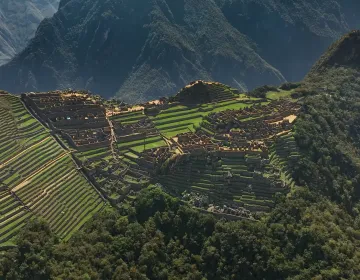 Machu Picchu terraces and ruins with lush Andean mountains | Ile Tours