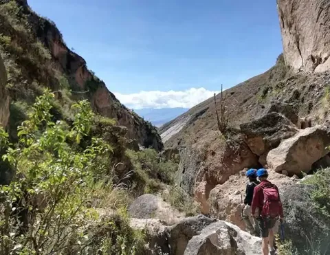 Hikers walking along the trail of Qorihuillca Canyon | Ile Tours